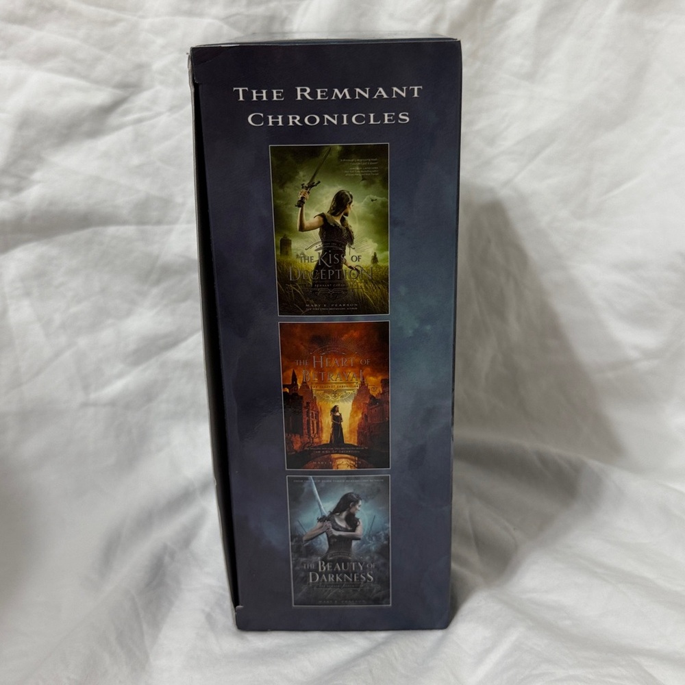 “The Remnant Chronicles” Paperback YA Fantasy Boxed Book Set by Mary E. Pearson - Picture 11 of 14